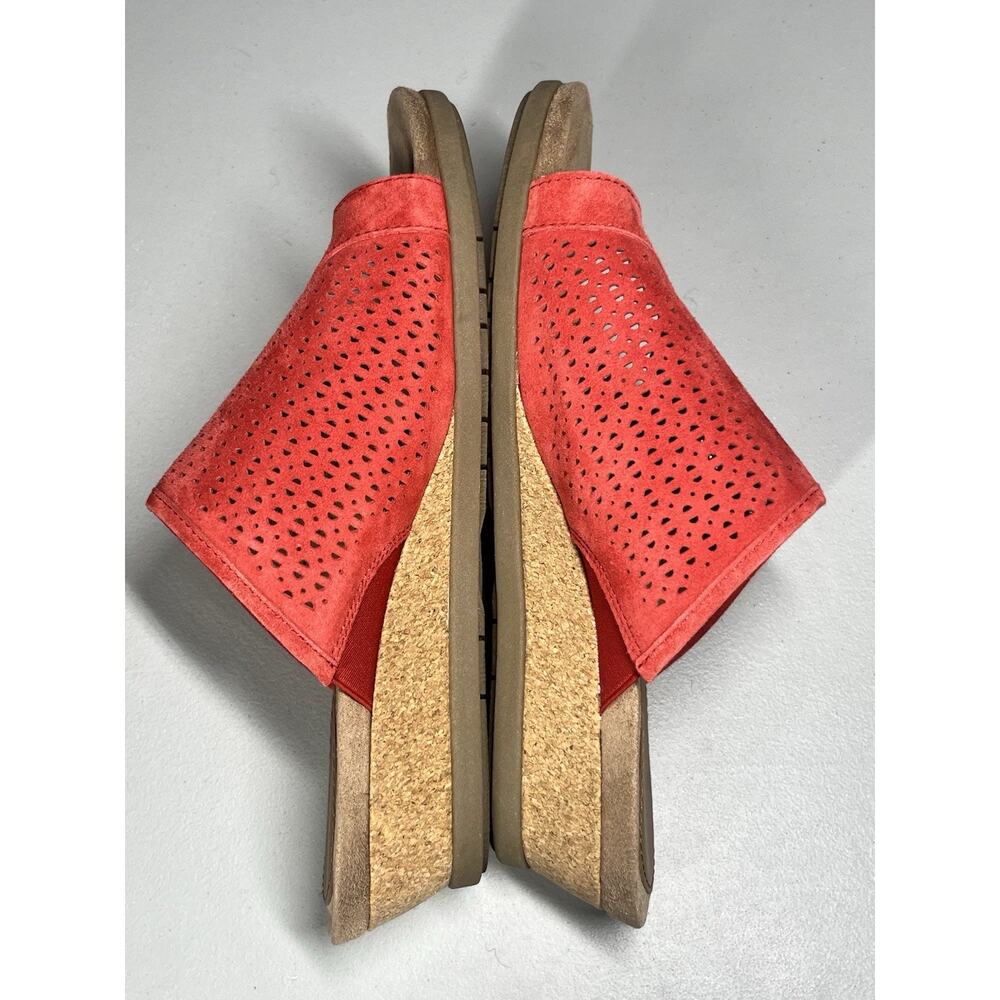 Earth Origins Pico Pearl Suede Wedge Sandals Womens 8 W Red Slip On Perforated - Picture 4 of 8